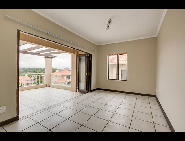 2 BEDROOM PENTHOUSE FOR SALE IN SUNNINGHILL